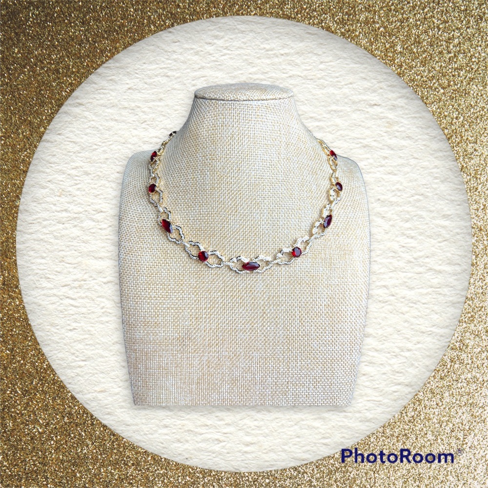 Glam it up with this stunning Ruby Inspired Gold Tone Choker Style Necklace🎁